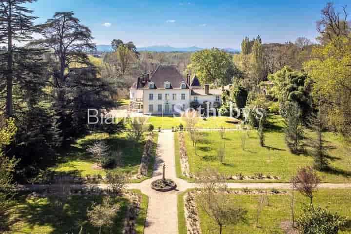 7 bedrooms house for sale in  France