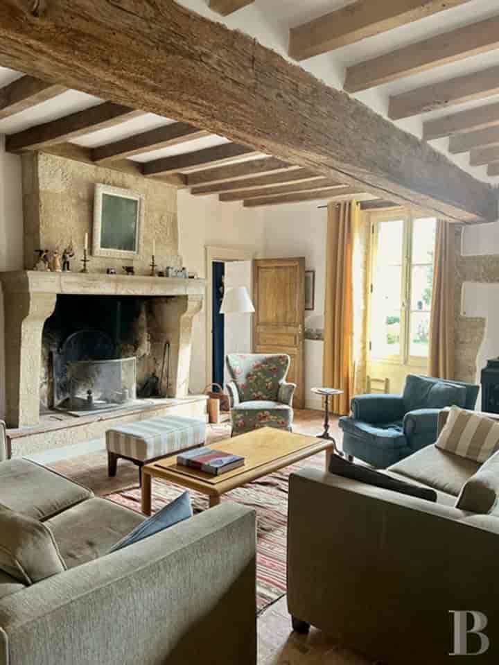 7 bedrooms house for sale in Saumur, France