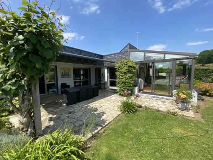 House for sale in Plescop, France