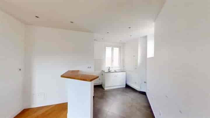 2 bedrooms house for sale in Paris 8eme, France