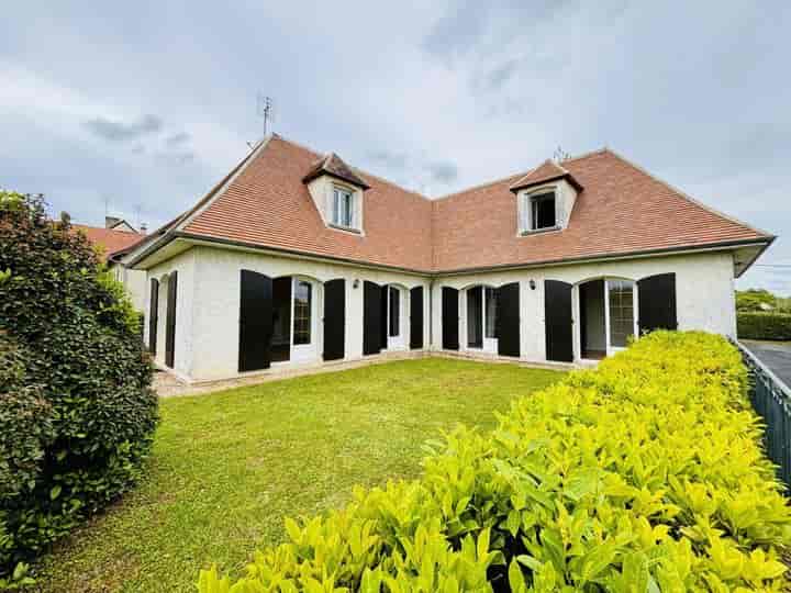 5 bedrooms house for sale in  France