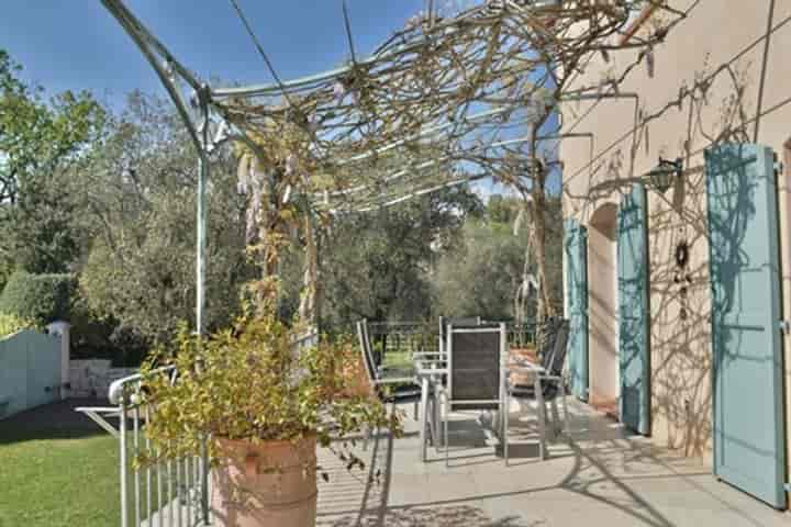 6 bedrooms house for sale in Chateauneuf-Grasse, France