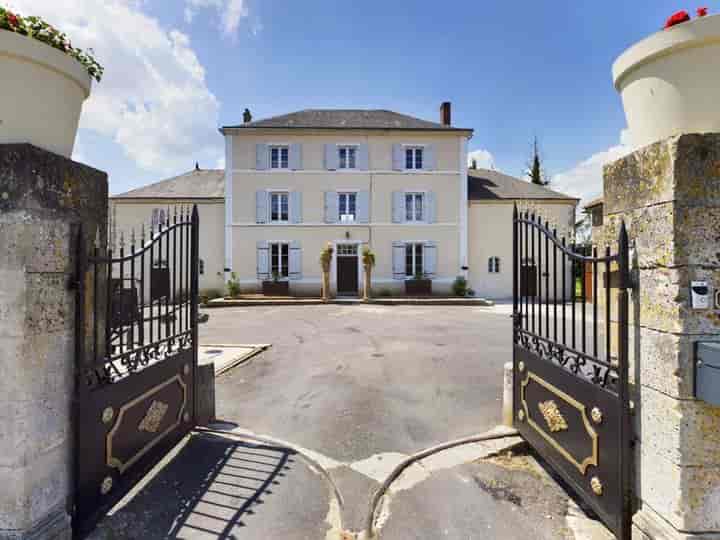 5 bedrooms house for sale in  France