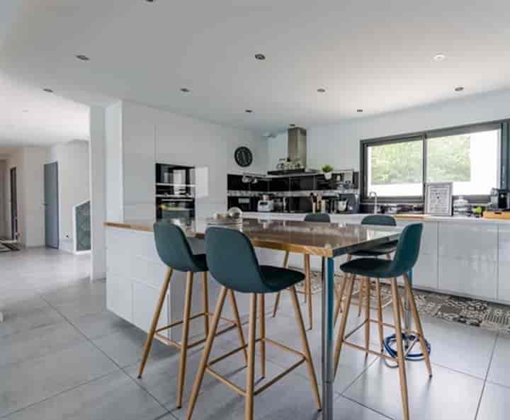 5 bedrooms house for sale in La Chapelle-sur-Erdre, France