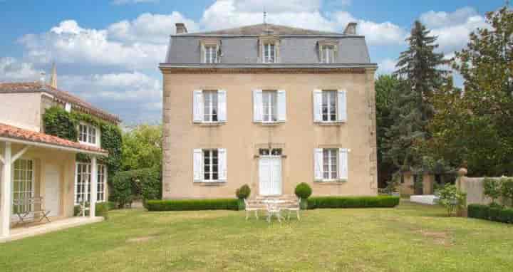 4 bedrooms house for sale in  France