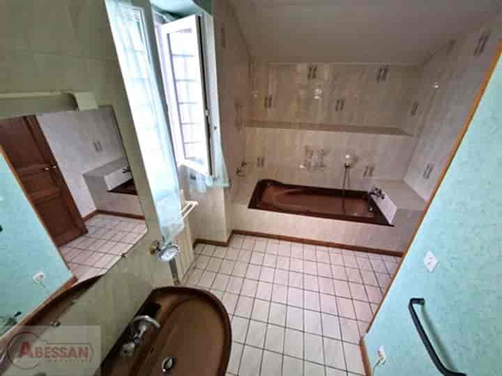 House for sale in Fontrieu, France