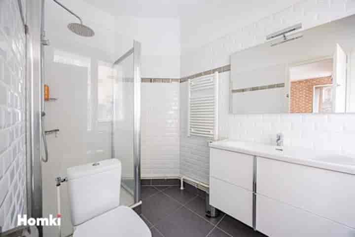 2 bedrooms other for sale in Paris, France