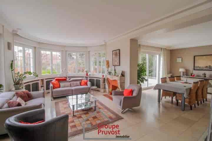 8 bedrooms house for sale in Gleize, France