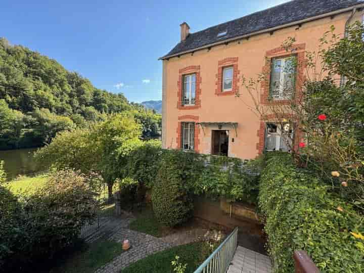 8 bedrooms house for sale in ENTRAYGUES SUR TRUYERE, France