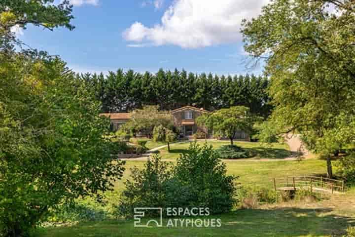 6 bedrooms house for sale in Vieillevigne, France