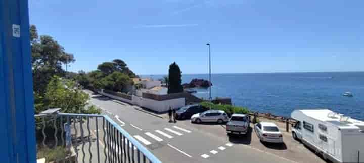 Building for sale in Saint-Raphael, France