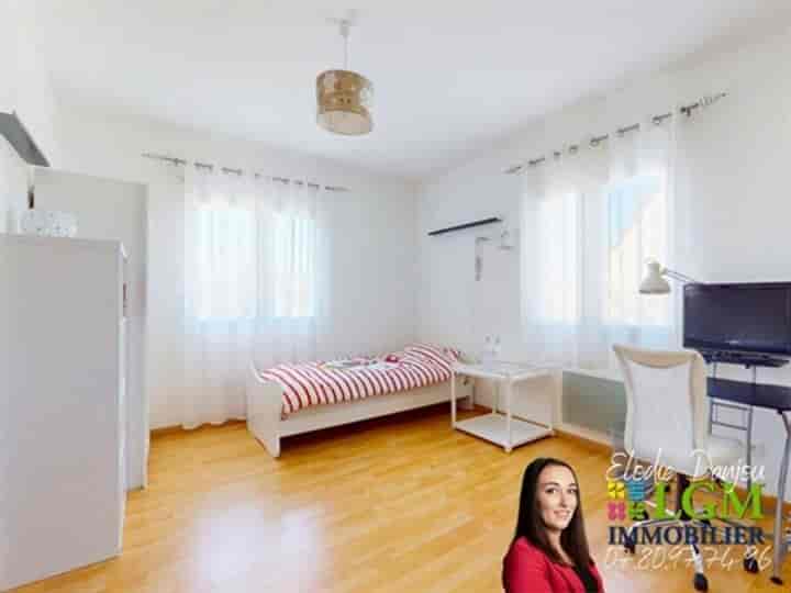 5 bedrooms house for sale in Villebout, France