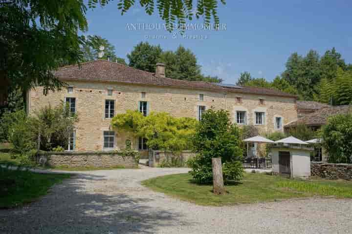 11 bedrooms house for sale in  France