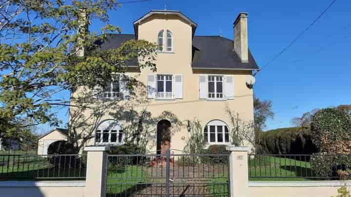 5 bedrooms house for sale in  France