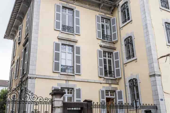 2 bedrooms apartment for sale in Pau, France