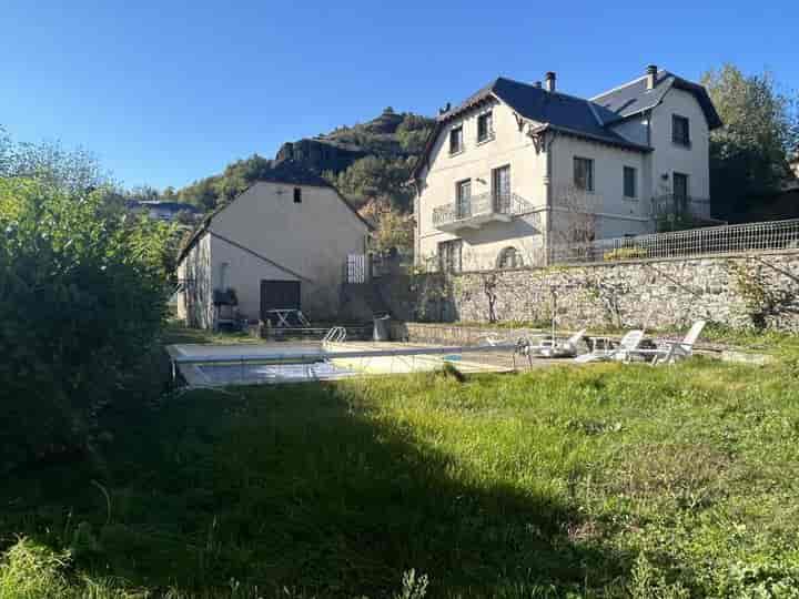 7 bedrooms house for sale in ESPALION, France