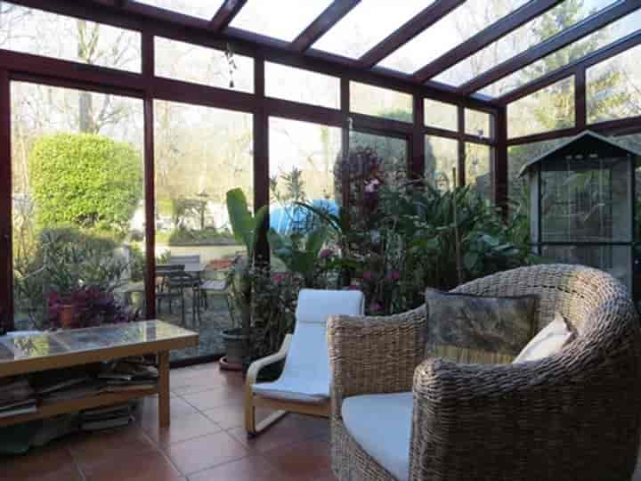 6 bedrooms house for sale in Le Mesnil-le-Roi, France