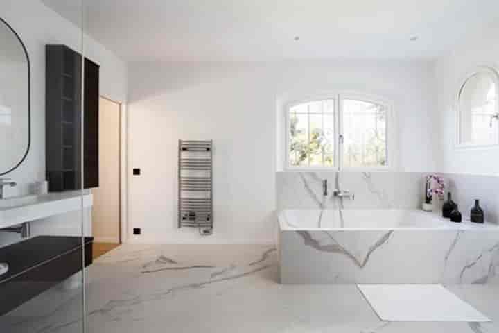 5 bedrooms house for sale in Mougins, France