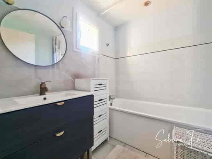 2 bedrooms house for sale in La Rochelle, France