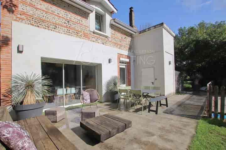 4 bedrooms house for sale in  France