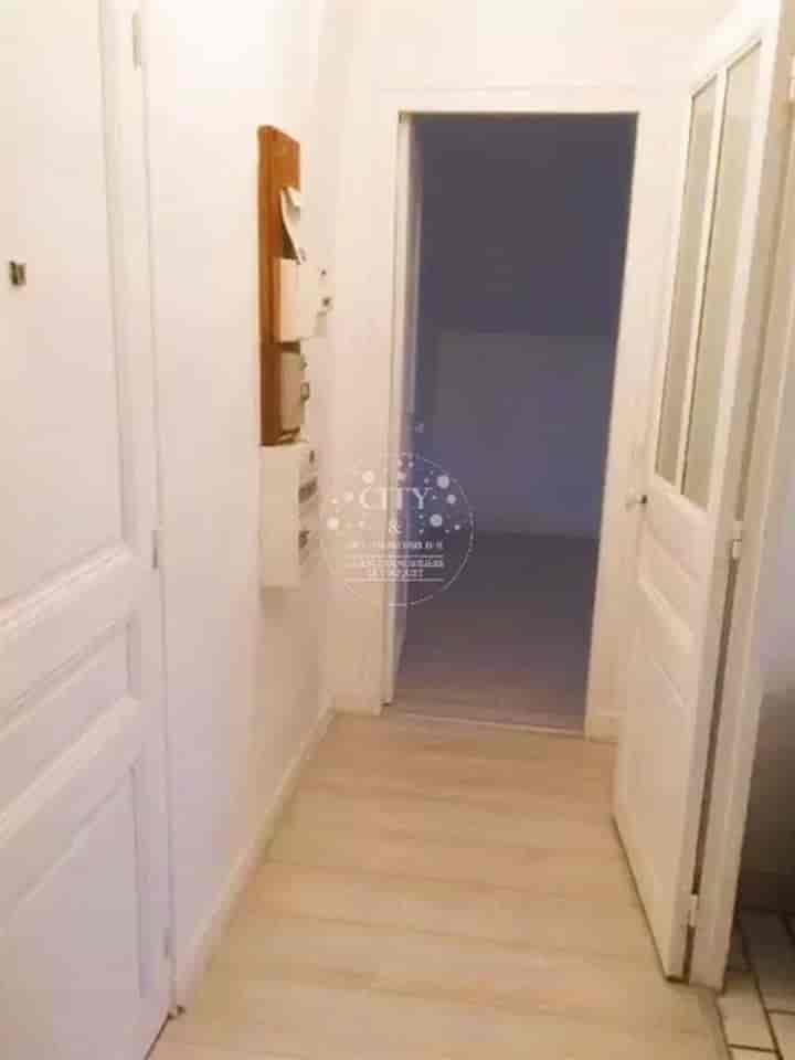 1 bedroom apartment for sale in Villejuif, France