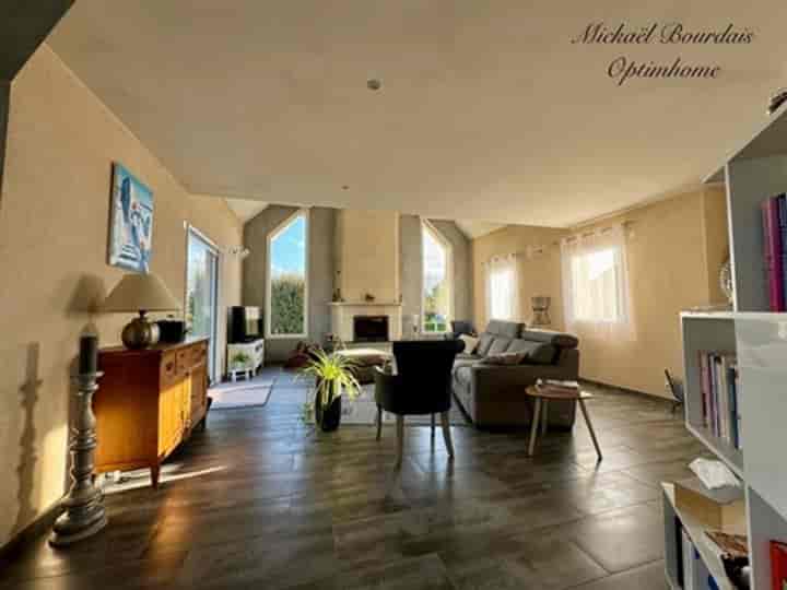 6 bedrooms house for sale in Saint-Martin-dArce, France