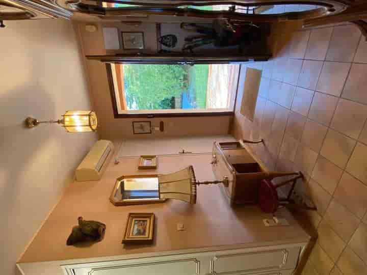 4 bedrooms house for sale in Le Val, France