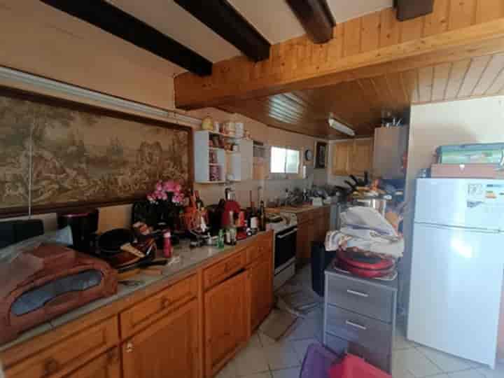 1 bedroom house for sale in Saint-Bonnet-le-Troncy, France