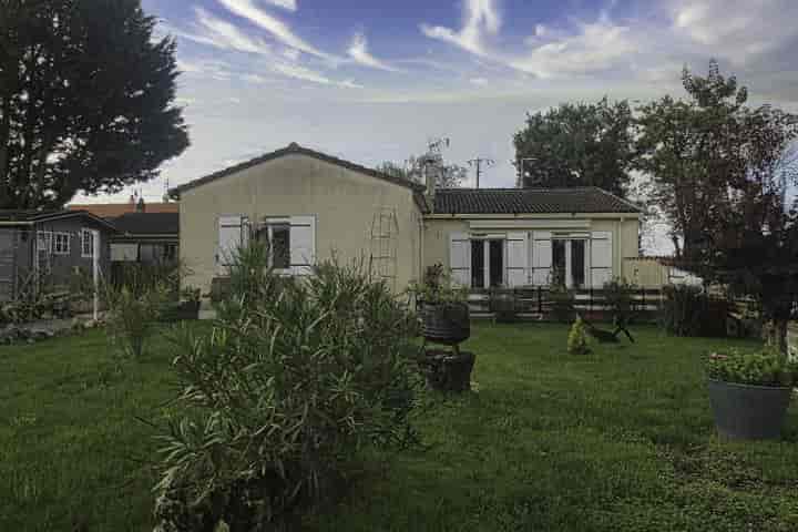 4 bedrooms house for sale in SAINT JULIEN DE LESCAP, France