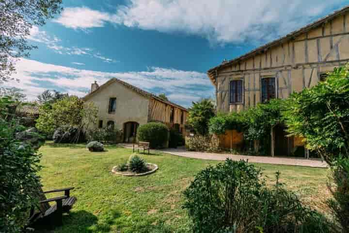 8 bedrooms house for sale in MANCIET, France