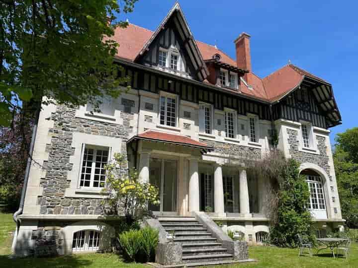 8 bedrooms house for sale in  France