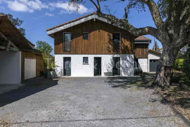 6 bedrooms house for sale in  France