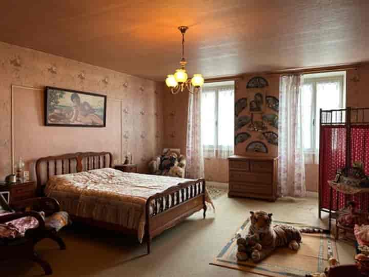 6 bedrooms house for sale in Dompierre-les-Eglises, France