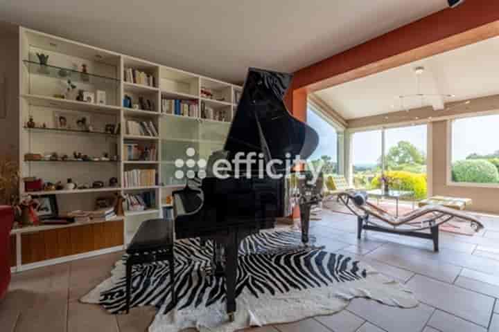 6 bedrooms house for sale in LIsle-sur-la-Sorgue, France