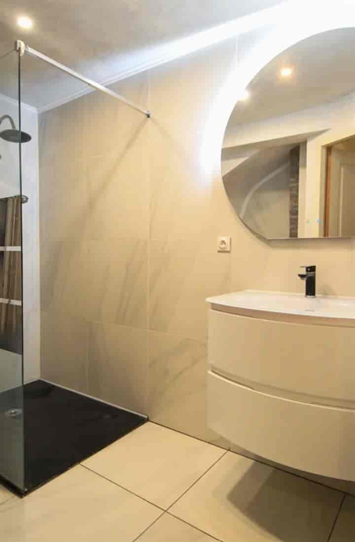 6 bedrooms house for sale in Pugey, France