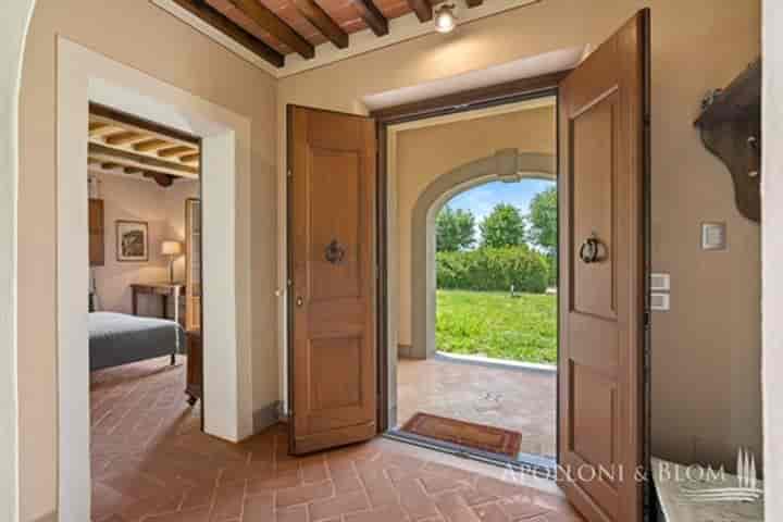 House for sale in Cortona, Italy