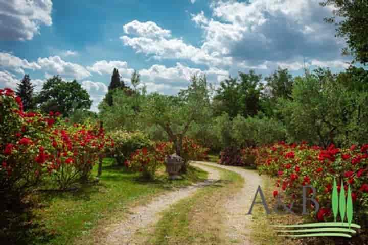 House for sale in Cortona, Italy