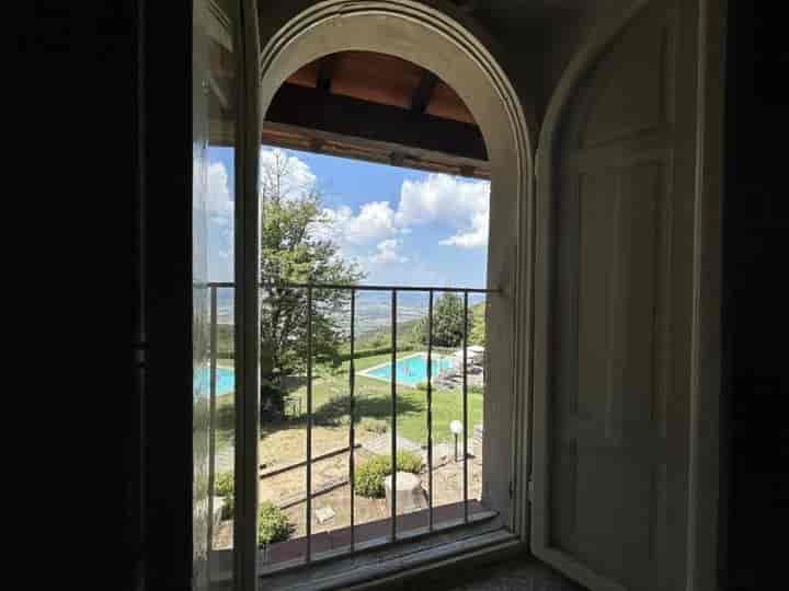 6 bedrooms house for sale in Arezzo, Italy