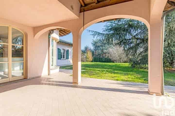 6 bedrooms house for sale in Casnate con Bernate, Italy