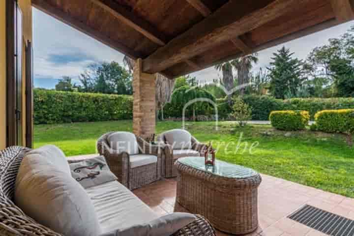 House for sale in Morrovalle, Italy