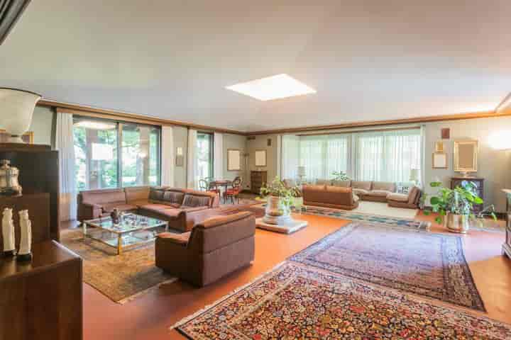 5 bedrooms house for sale in Gallarate, Italy