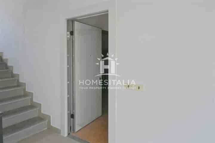 2 bedrooms apartment for sale in Basques, Italy