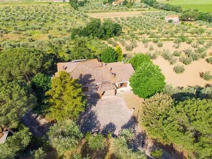 4 bedrooms house for sale in Cortona, Italy