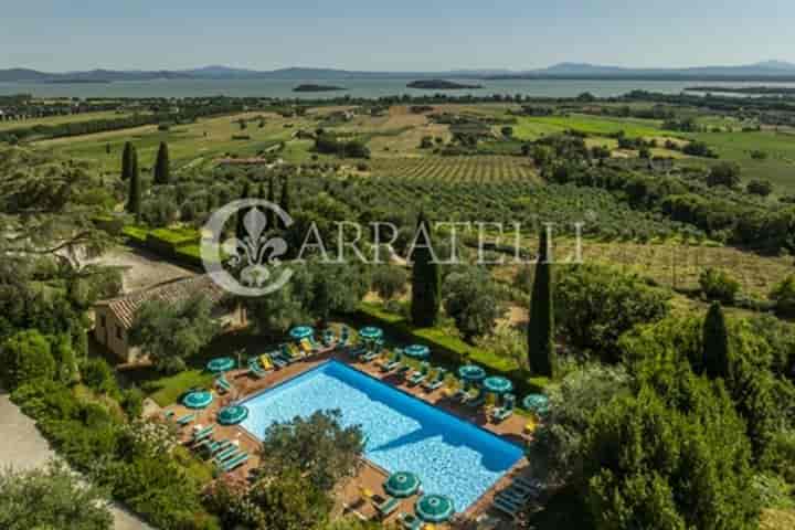 18 bedrooms house for sale in Tuoro sul Trasimeno, Italy