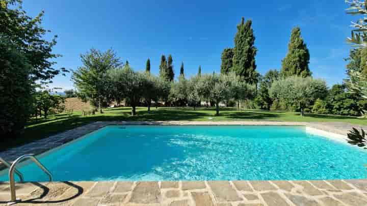 8 bedrooms house for sale in Cortona, Italy