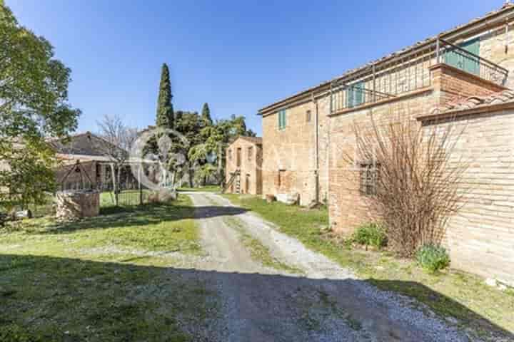 5 bedrooms house for sale in Asciano, Italy