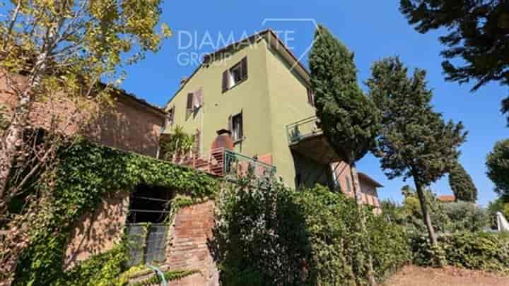 5 bedrooms house for sale in Castiglione del Lago, Italy