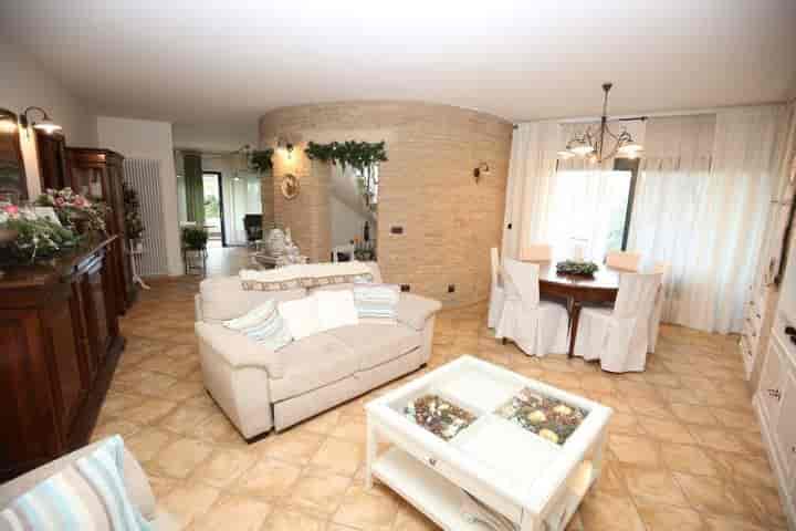 4 bedrooms other for sale in Pineto, Italy