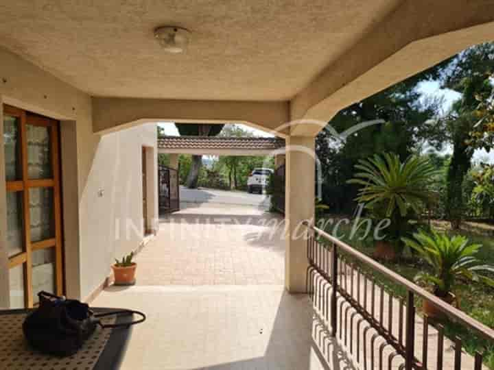 House for sale in Montecosaro, Italy
