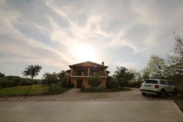 6 bedrooms house for sale in Pineto, Italy